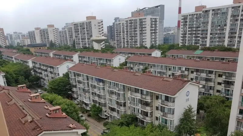 아파트 건축 세대 중에서 오래된 편에 속하는 1980년대에 지어진 상계주공아파트