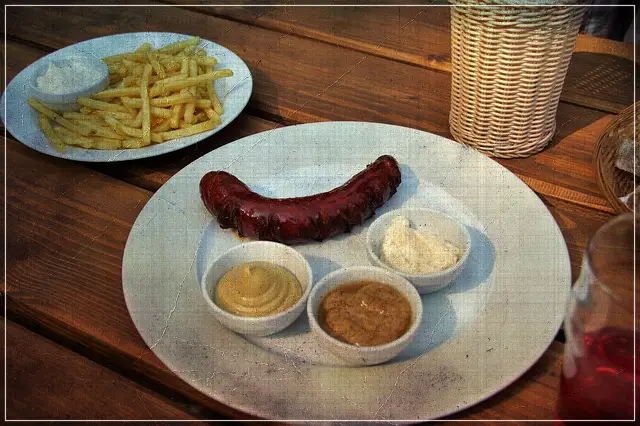 검진표 LDL 수치의 주범인 소세지와 감자튀김